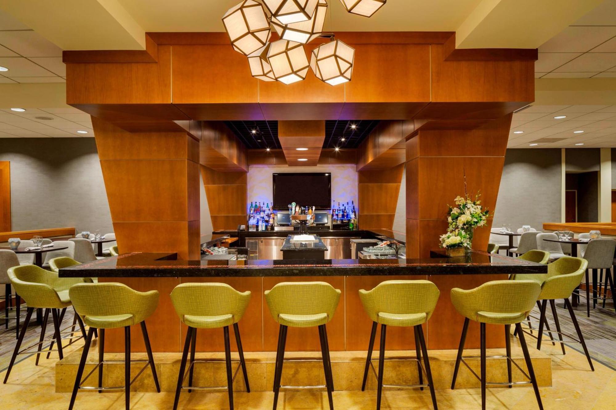 Hotel Courtyard By Marriott Boston Logan Airport Exterior foto