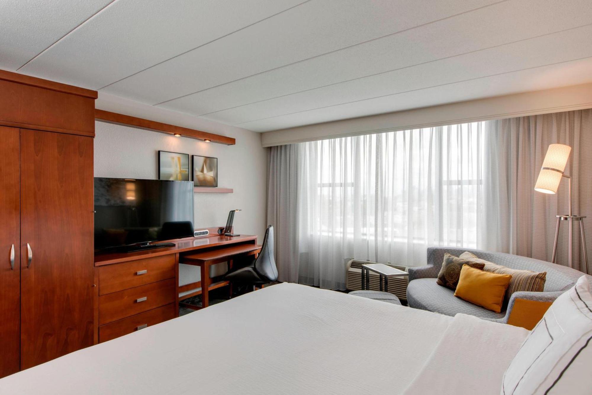 Hotel Courtyard By Marriott Boston Logan Airport Exterior foto