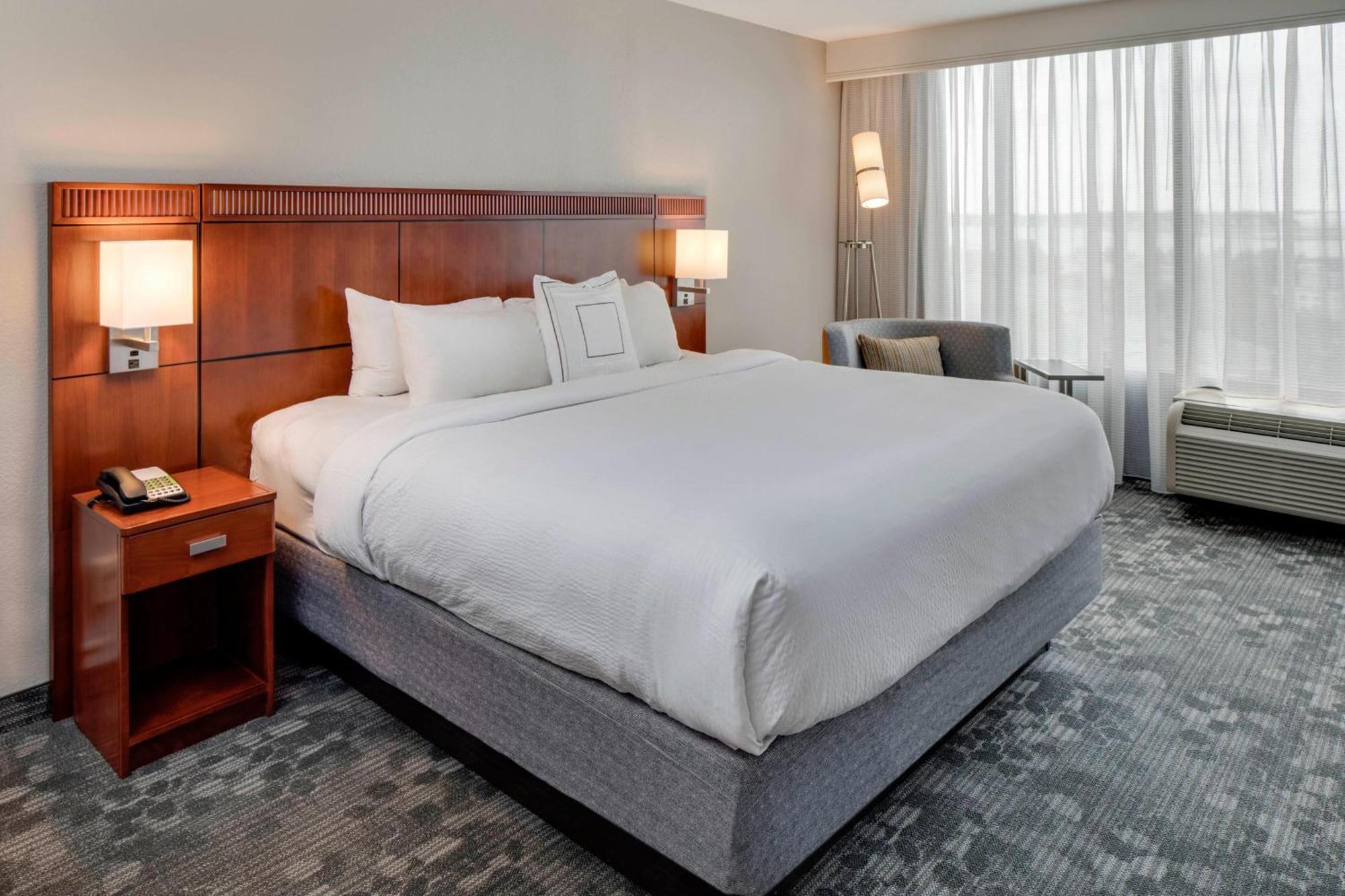 Hotel Courtyard By Marriott Boston Logan Airport Exterior foto
