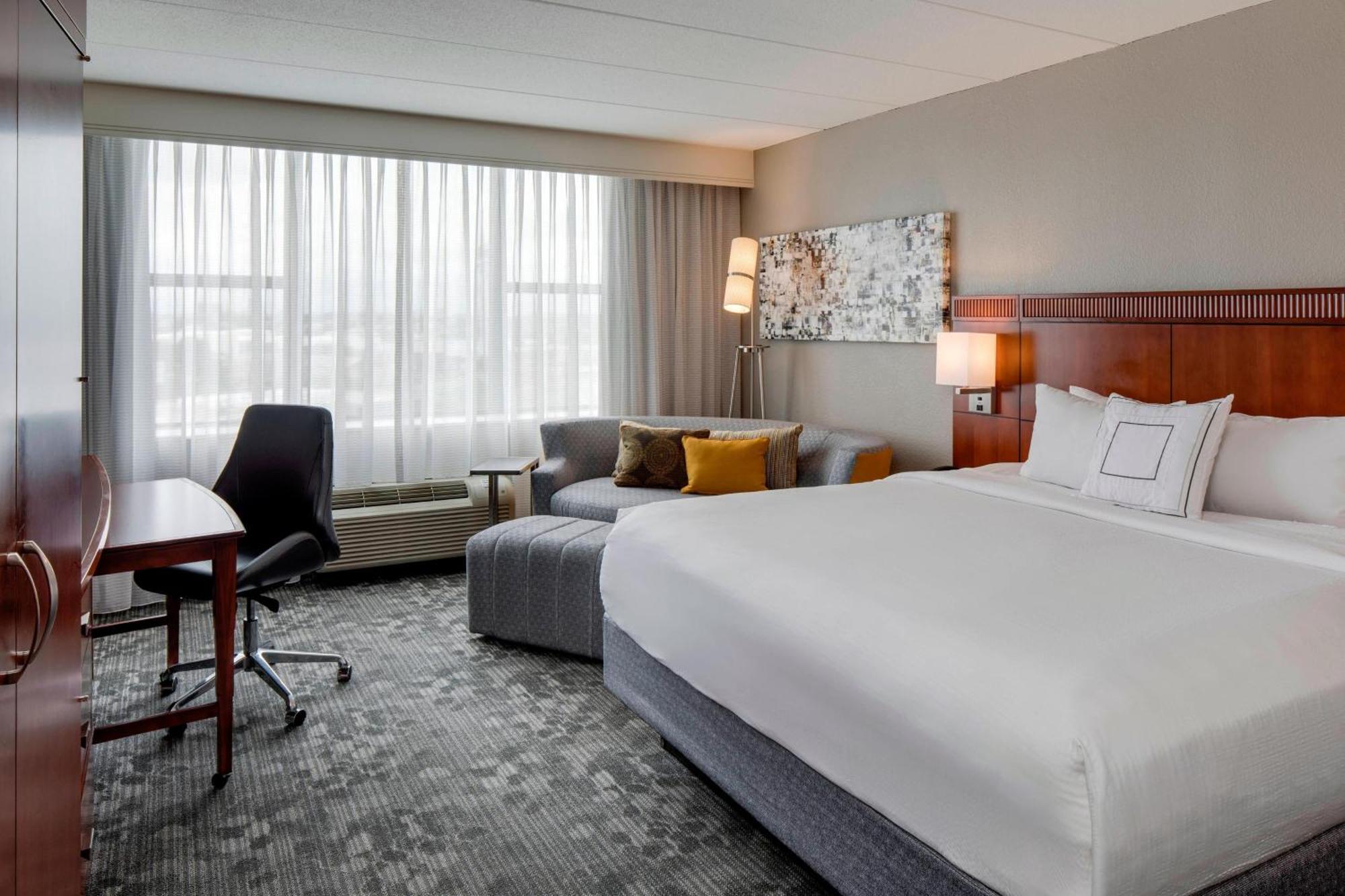 Hotel Courtyard By Marriott Boston Logan Airport Exterior foto