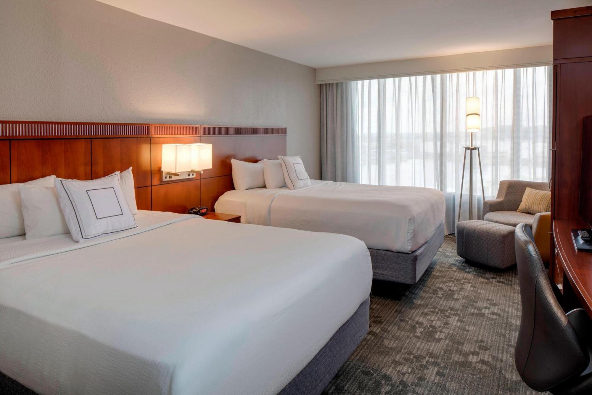 Hotel Courtyard By Marriott Boston Logan Airport Exterior foto