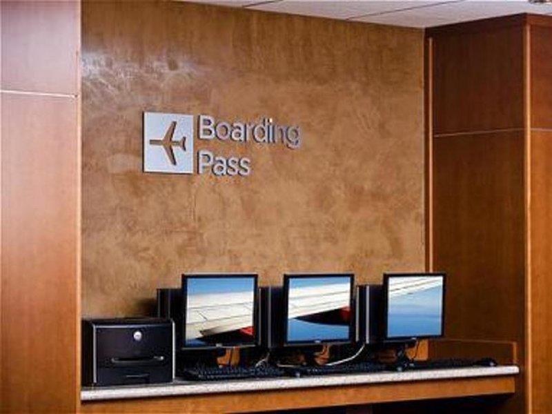 Hotel Courtyard By Marriott Boston Logan Airport Exterior foto