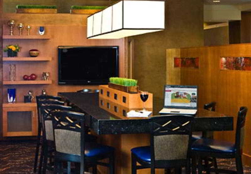Hotel Courtyard By Marriott Boston Logan Airport Exterior foto