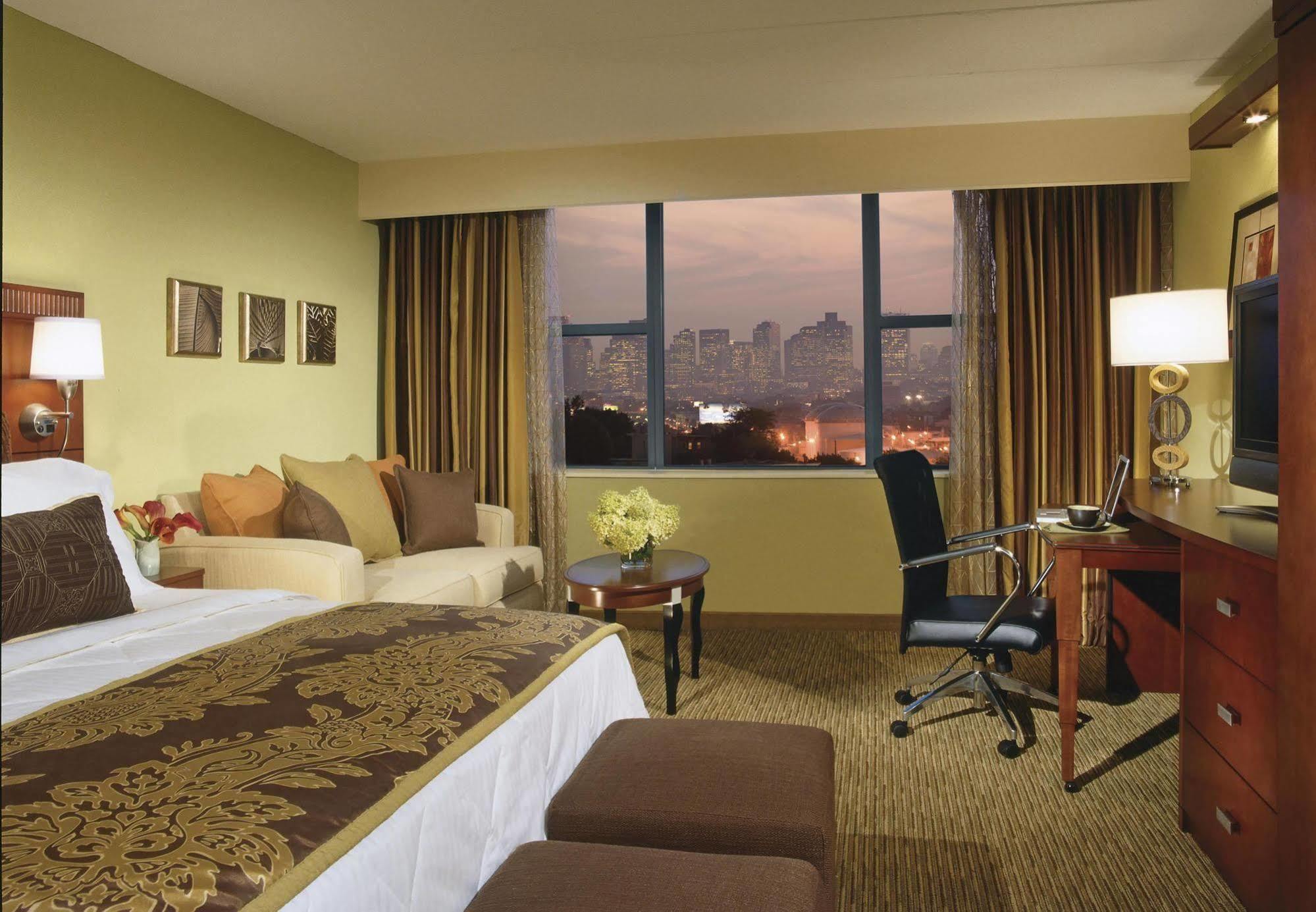 Hotel Courtyard By Marriott Boston Logan Airport Exterior foto