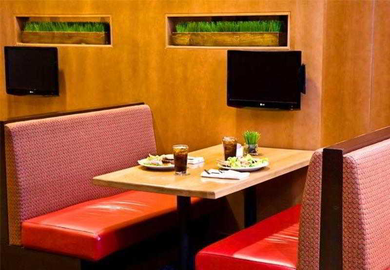 Hotel Courtyard By Marriott Boston Logan Airport Exterior foto
